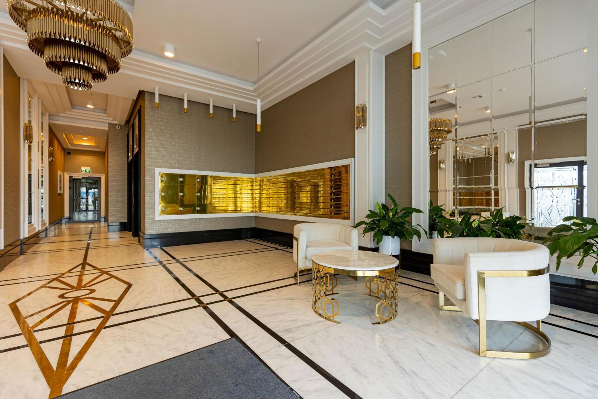 Art Deco Mokotow With Parking & Gym By Renters Prestige Apartmán